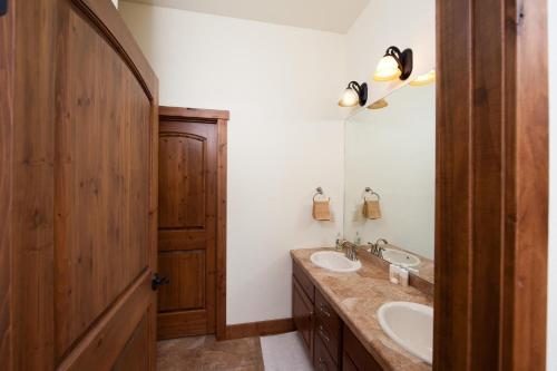 Peregrine Point 306