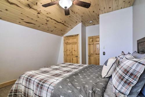 Mountain Escape Scattered Pines Cabin With Deck!