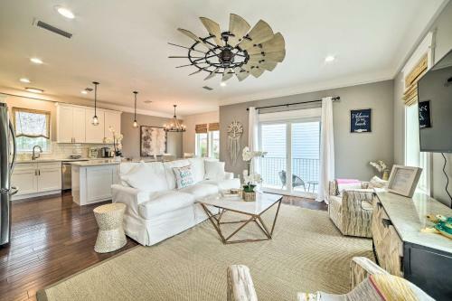 Beach Retreat With Rooftop Deck, Walk To Beach!