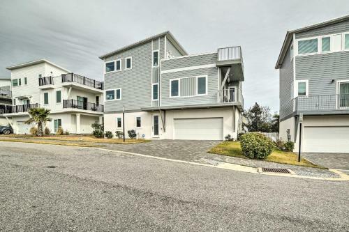 Beach Retreat With Rooftop Deck, Walk To Beach!