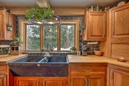 Kid-friendly Cabin With Mountain And River Views!