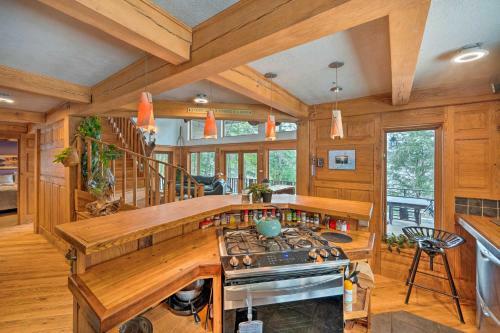 Kid-friendly Cabin With Mountain And River Views!