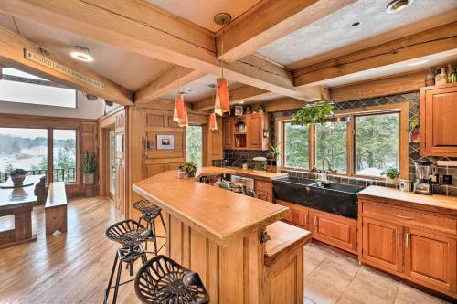Kid-friendly Cabin With Mountain And River Views!