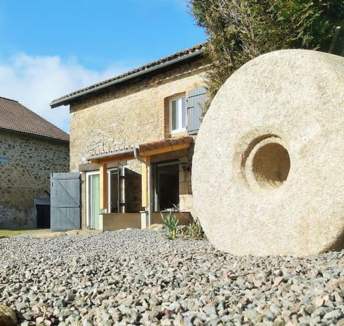Beautiful 2 Bed Cottage With Swimming Pool