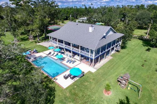 Family-friendly Bay St Louis Home With Pool And Dock!