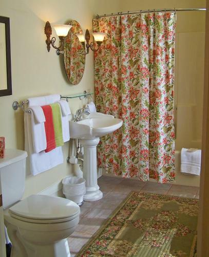 Lyndon House Bed & Breakfast