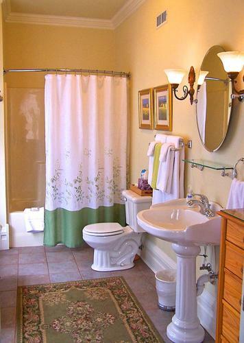 Lyndon House Bed & Breakfast
