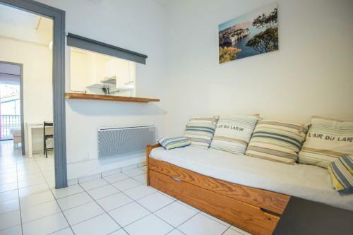 Apartment With 2 Balconies Near The Beach
