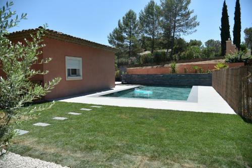 Villa Moderne Avec Piscine � Peymeinade