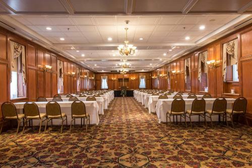 Hotel Fort Harrison State Park Inn