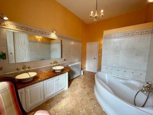 Hostal Ch�teau De Roquelune
