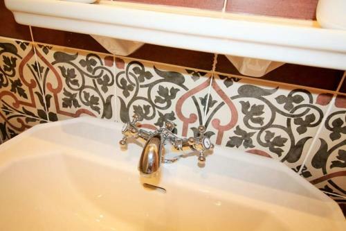 Hostal Ch�teau De Roquelune