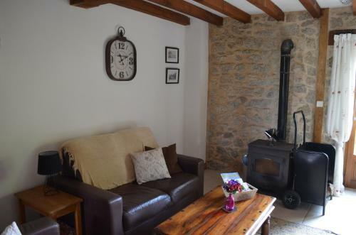 Character 2 Bed Cottage Within Walking Distance Of Bar/restaurants