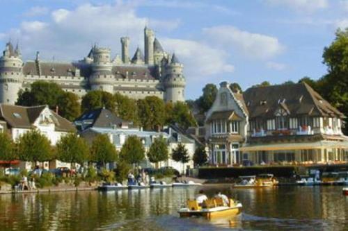 Les Terrasses (centre De Pierrefonds)