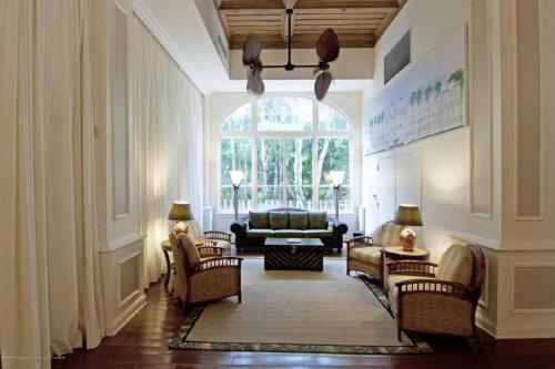 Aparthotel The Palm Beach Hotel Condominium