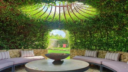 Hostal Les Loges De Saint Eloi- G�tes