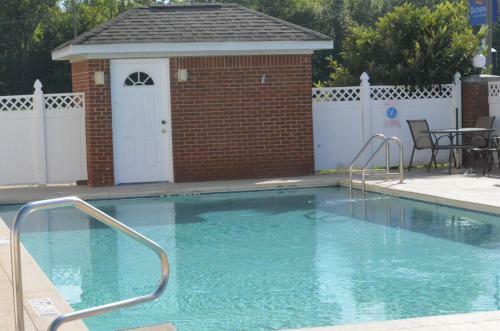 Hotel Home Inn & Suites