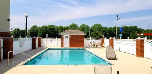 Hotel Home Inn & Suites