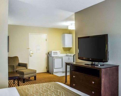 Hotel Comfort Inn & Suites