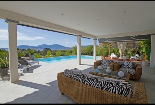Villa Individuelle Avec Piscine Priv�e Chauff�e Proche Commerces Et Plage