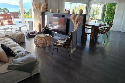 Villa Individuelle Avec Piscine Priv�e Chauff�e Proche Commerces Et Plage