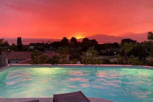 Villa Individuelle Avec Piscine Priv�e Chauff�e Proche Commerces Et Plage