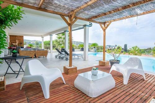 Villa Individuelle Avec Piscine Priv�e Chauff�e Proche Commerces Et Plage