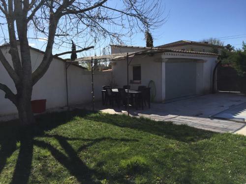 Maison Proven�ale Avec Piscine � Pourri�res