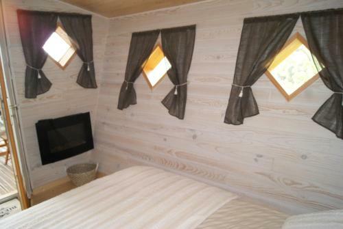 Bed & Breakfast Les Cabanes De Gros Bois