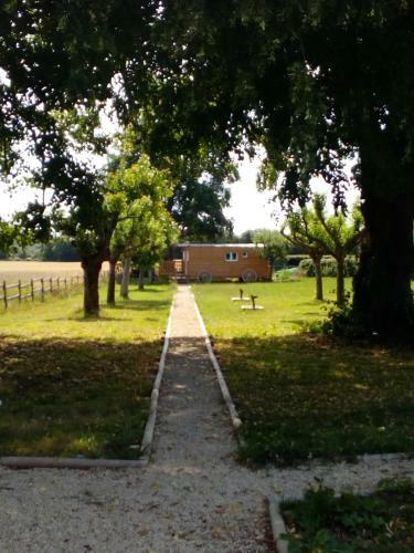 Bed & Breakfast Les Cabanes De Gros Bois