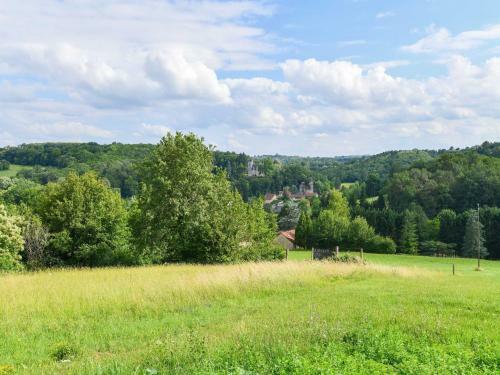 Majestic Holiday Home In Prats-du-p�rigord With Pool