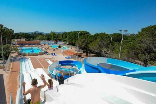Ch�let Dans Parc De Loisirs 5 �toiles