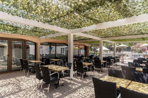 Ch�let Dans Parc De Loisirs 5 �toiles