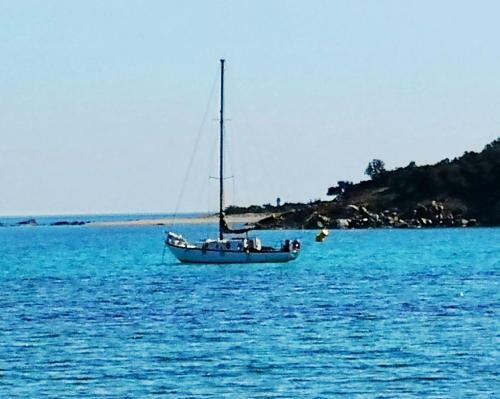 Seuls � Bord D'un Voilier