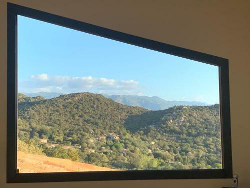 Sublime Vue Sur Mer Et Montagne