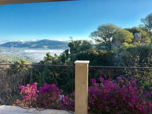 Sublime Vue Sur Mer Et Montagne