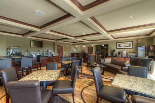 Hotel Cobblestone Inn And Suites