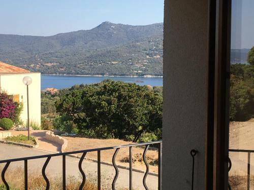 Apartamentos Casasgiu Mer, Montagne Et Calme