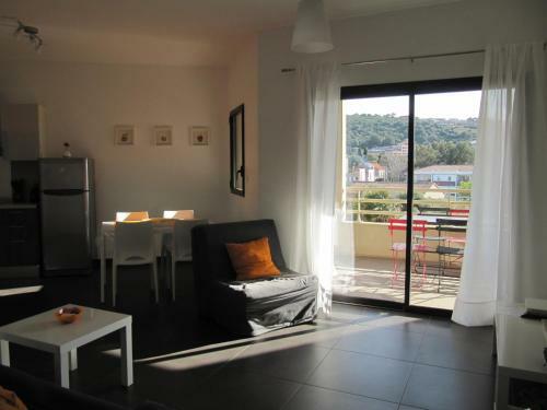 Apartamento T2 De Standing Id�alement Situ�