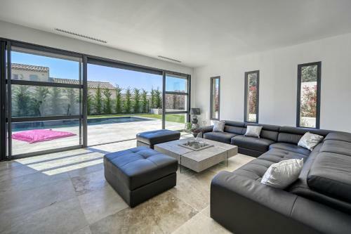 Superbe Villa Moderne � Proximit� De Lourmarin