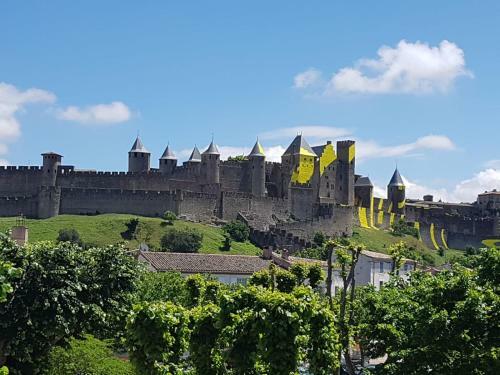 Bed & Breakfast Mountain View Townhouse Quillan