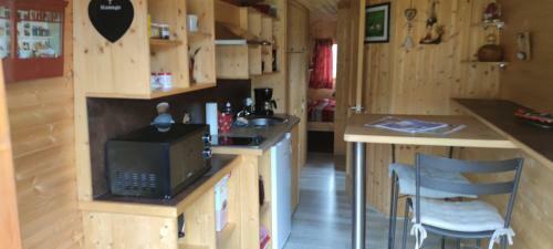 Ma Roulotte Sous Les Ch�nes "la Passionn�e"