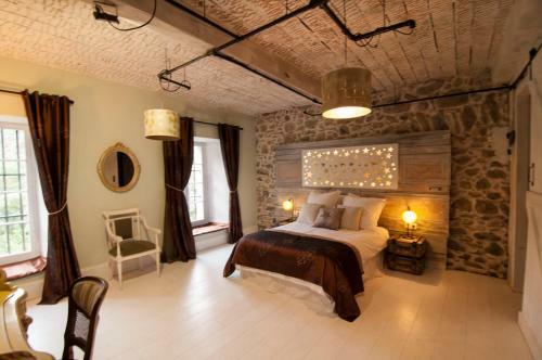Ria Sirach Apartments
