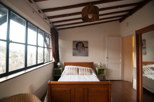 Ria Sirach Apartments