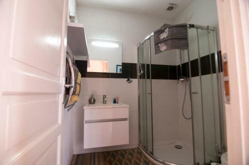 Ria Sirach Apartments