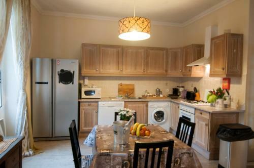 Ria Sirach Apartments