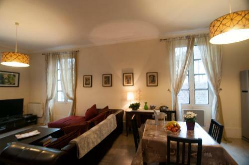 Ria Sirach Apartments