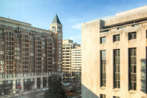 Apartamentos Churchill At Newseum Residences
