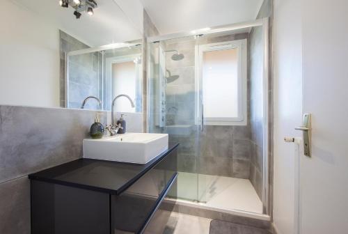 Apartamento T4 Refait � Neuf Rennes, 3 Ch. Parking, 2 Balcons.