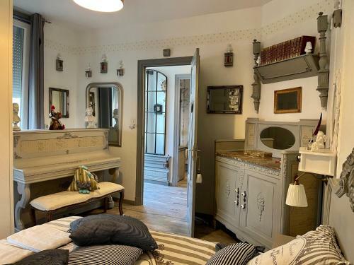 Charming Atypical 3 Bedroom Apartment